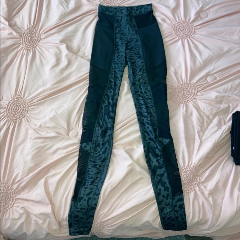 lululemon leggings. no tag but they’re a size 0.